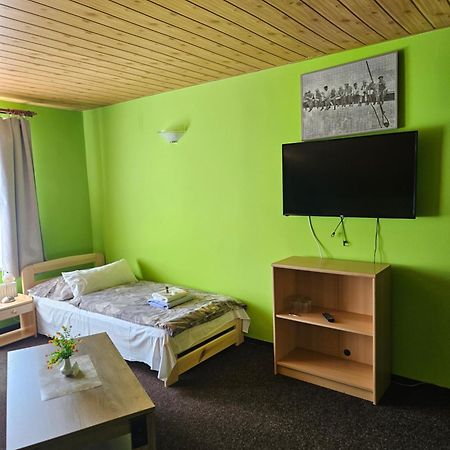Guest House Pod Lesem Merklin Екстер'єр фото
