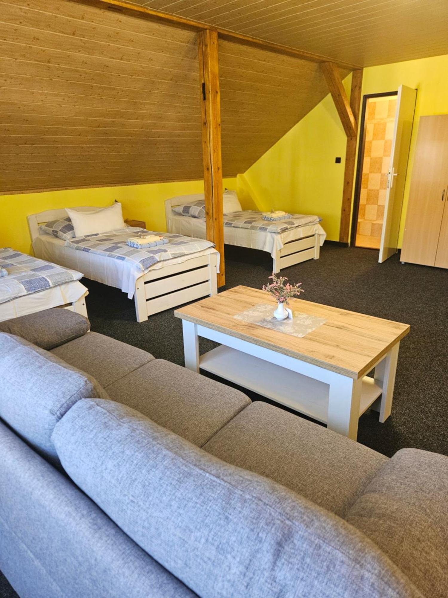 Guest House Pod Lesem Merklin Екстер'єр фото