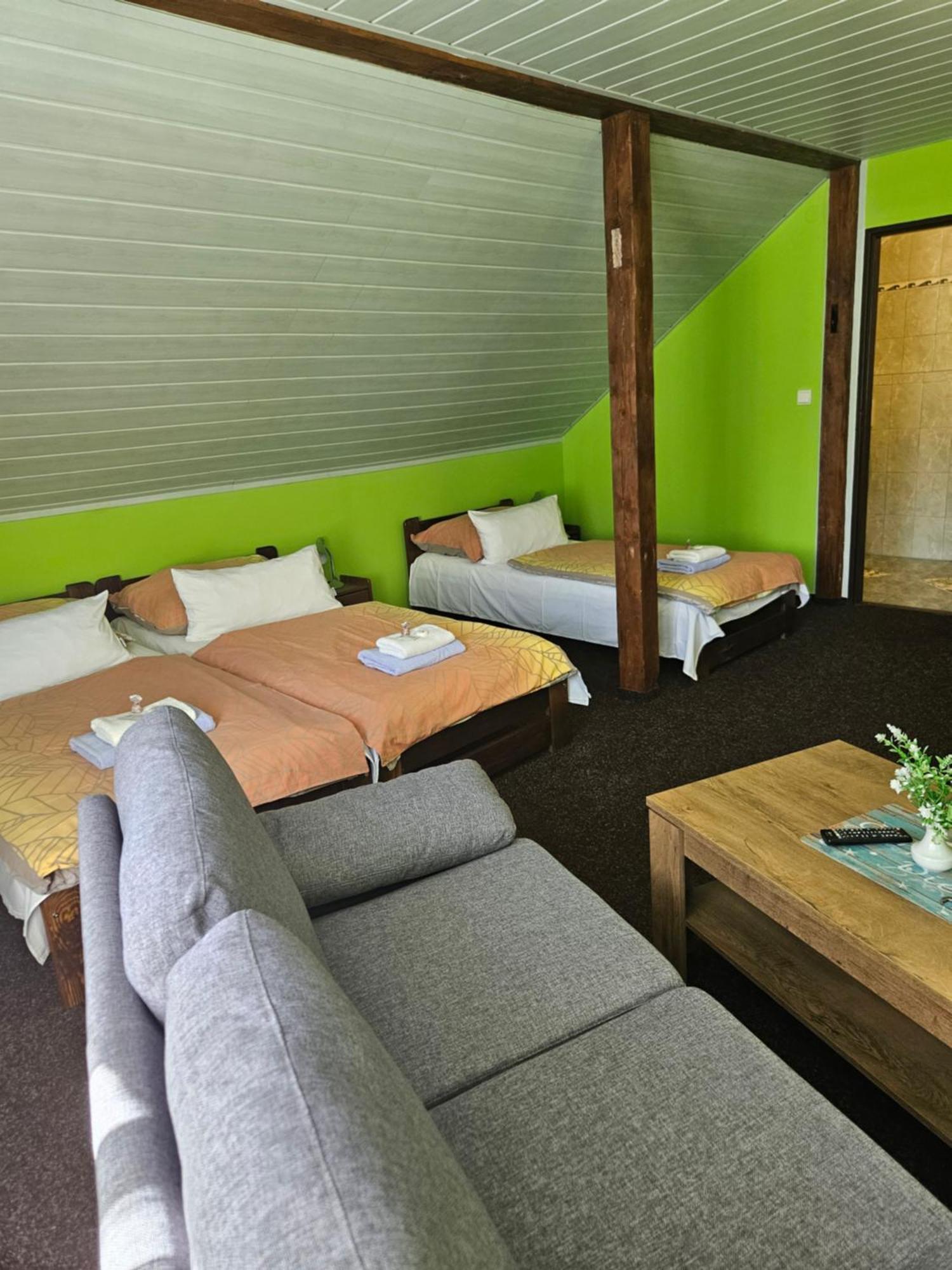 Guest House Pod Lesem Merklin Екстер'єр фото