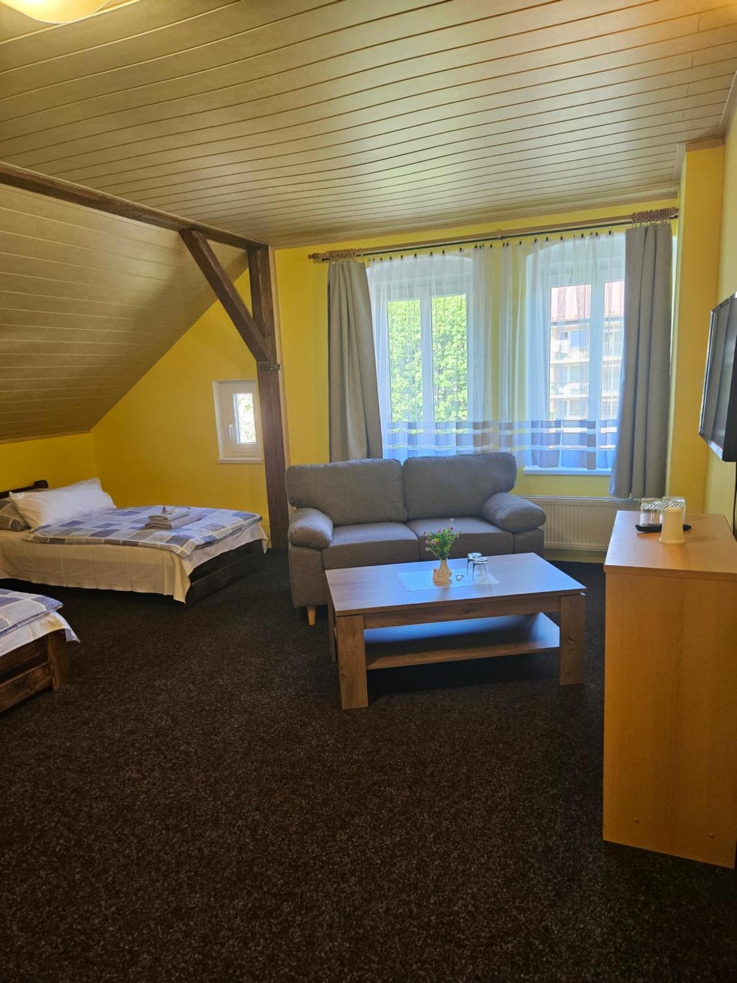 Guest House Pod Lesem Merklin Екстер'єр фото