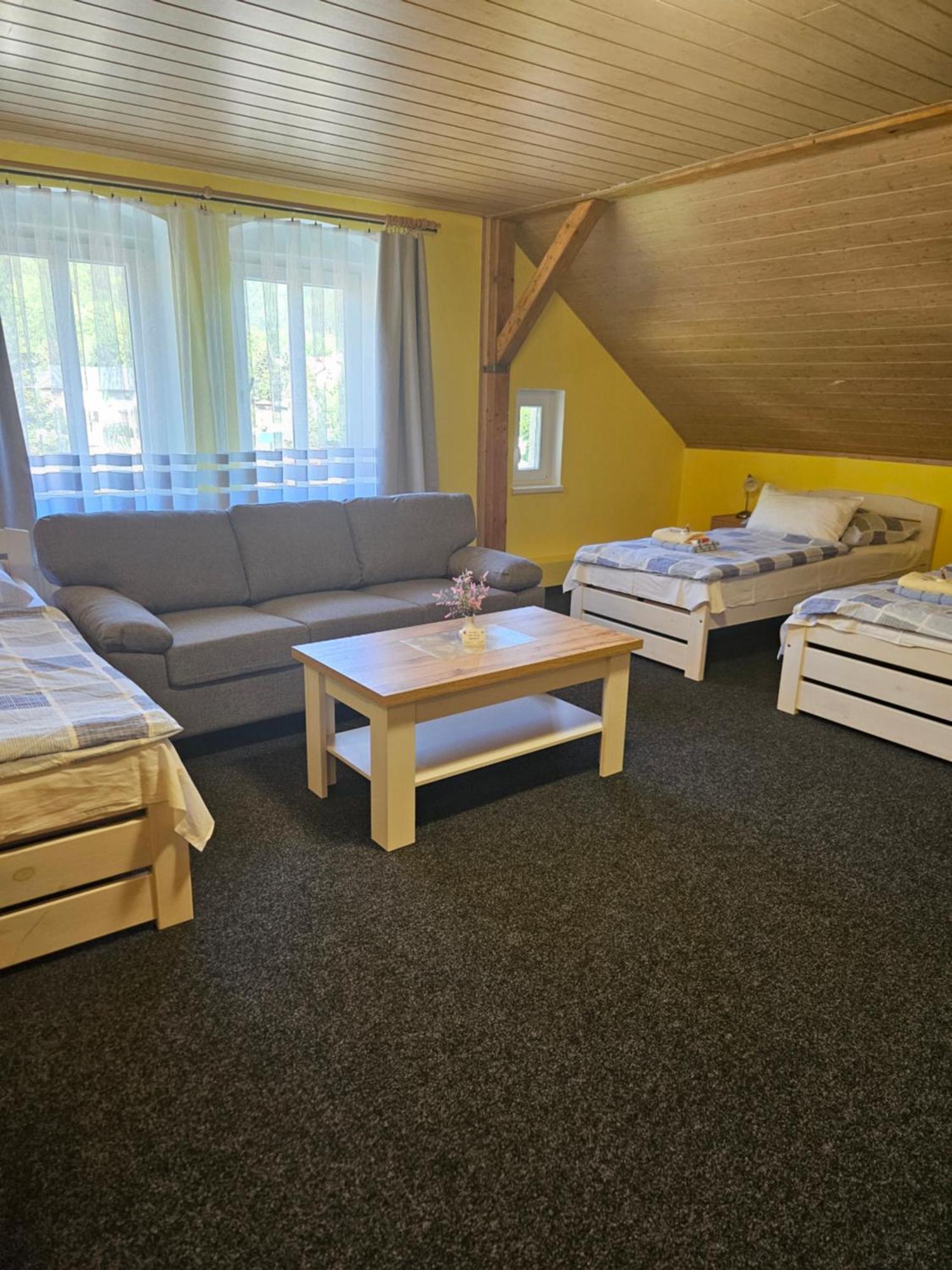 Guest House Pod Lesem Merklin Екстер'єр фото