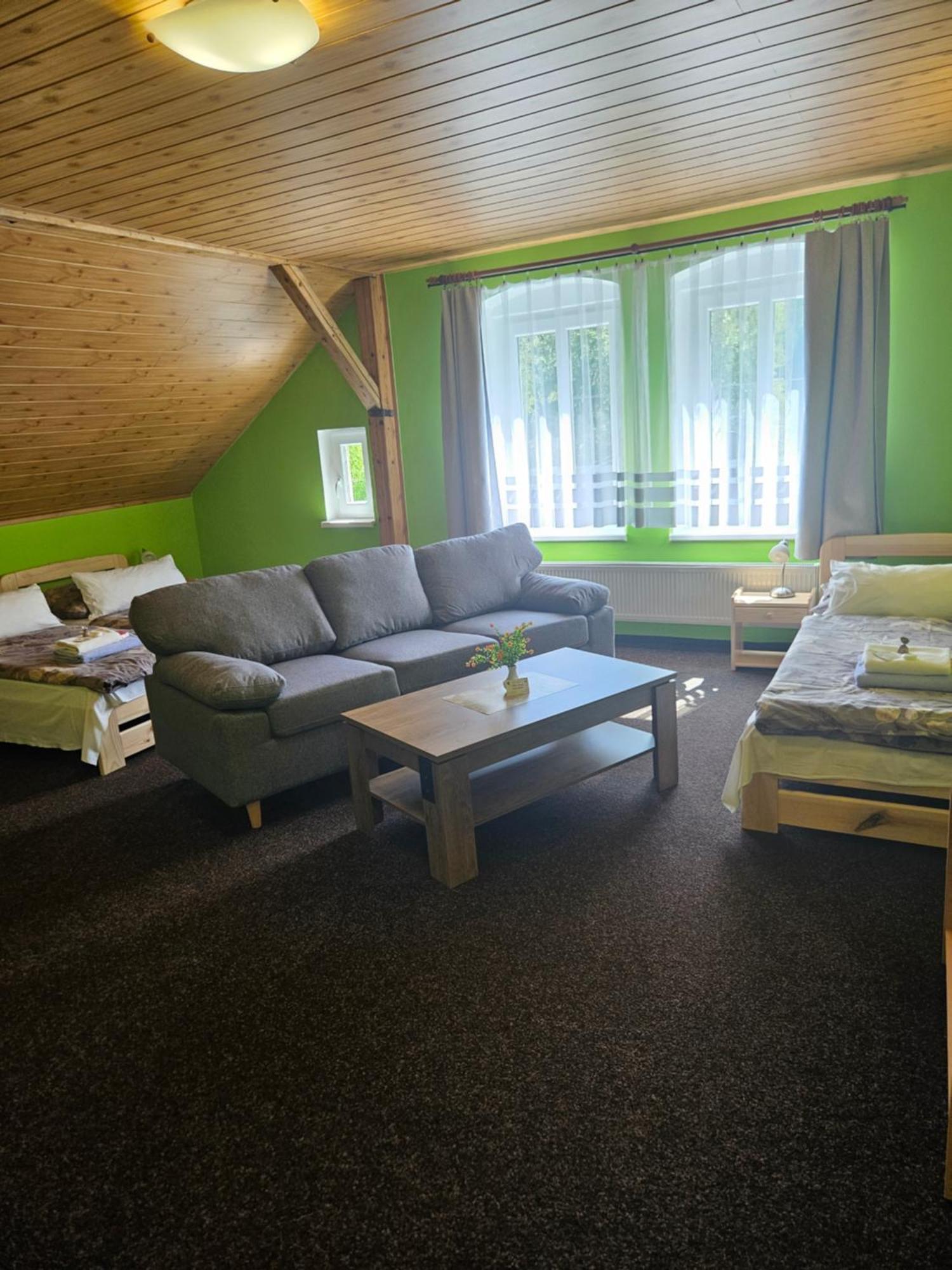 Guest House Pod Lesem Merklin Екстер'єр фото