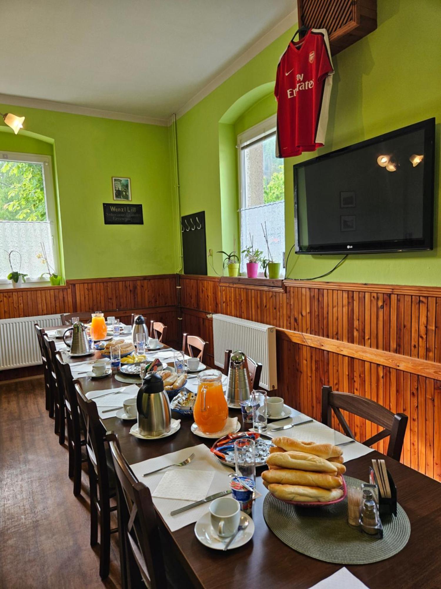 Guest House Pod Lesem Merklin Екстер'єр фото